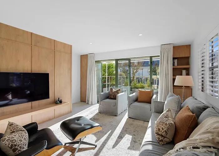 Chester Street Corner Apartment