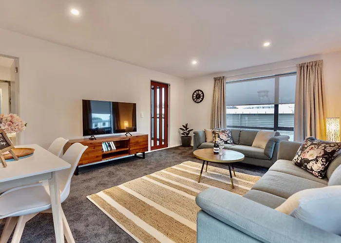 Stylish Central City Apartment On Bealey
