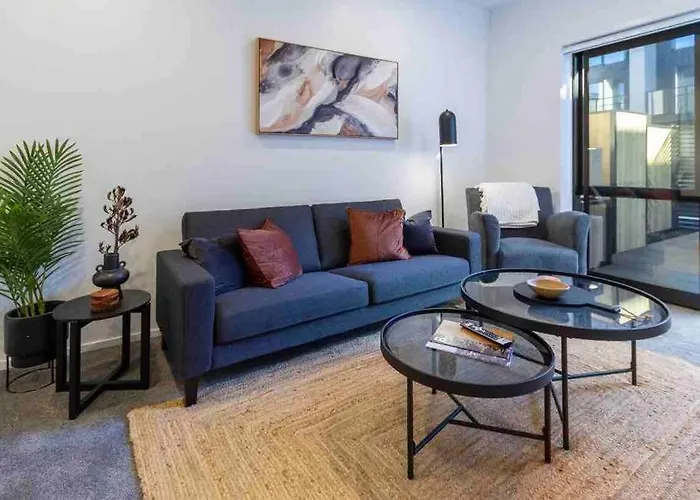 4 Minutes Walk To Riverside Market!4Bed 4 Bath