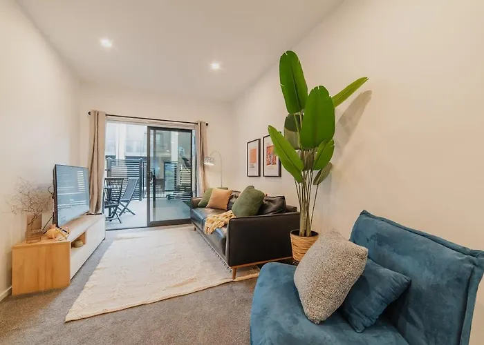 Downtown Bliss - 4-Br Retreat Amidst The Cityscape