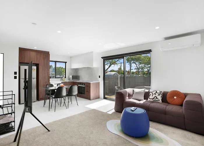 Mallside Retreat Close To City