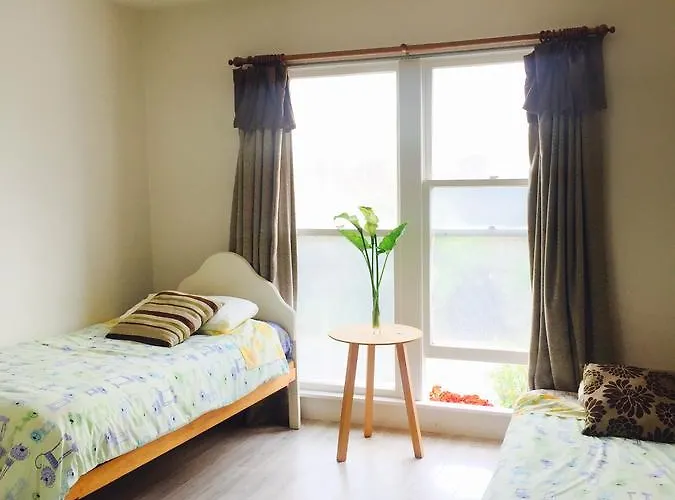 Christchurch Airport Fish B&B