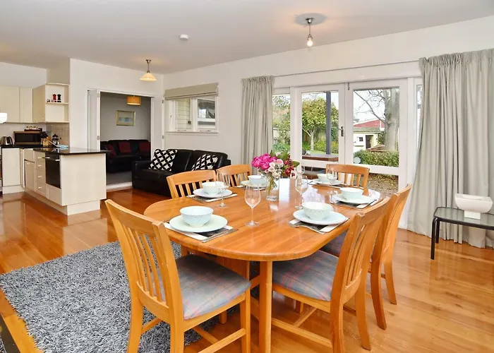 Marys Villa - Christchurch Holiday Homes