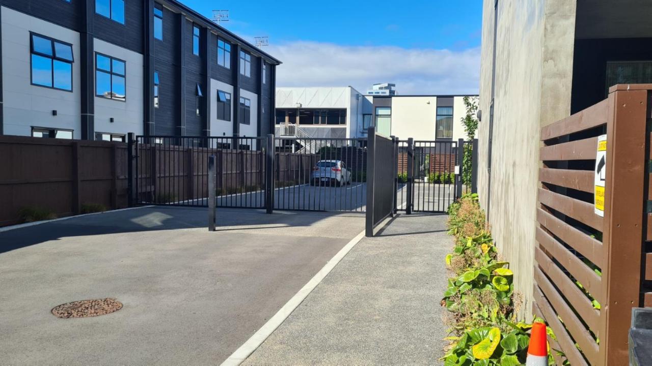 Apartment 2 Bedroom Pad With Free Car Park Christchurch