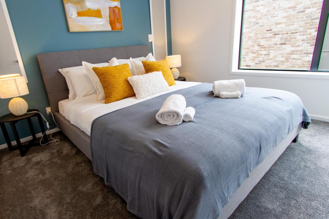 Glamorous 2 Bed Cbd Townhouse W/king Bed *