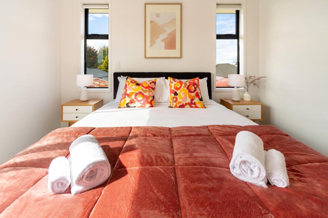 Apartment Riccarton 2 Bed 1 Bath W/garage Christchurch