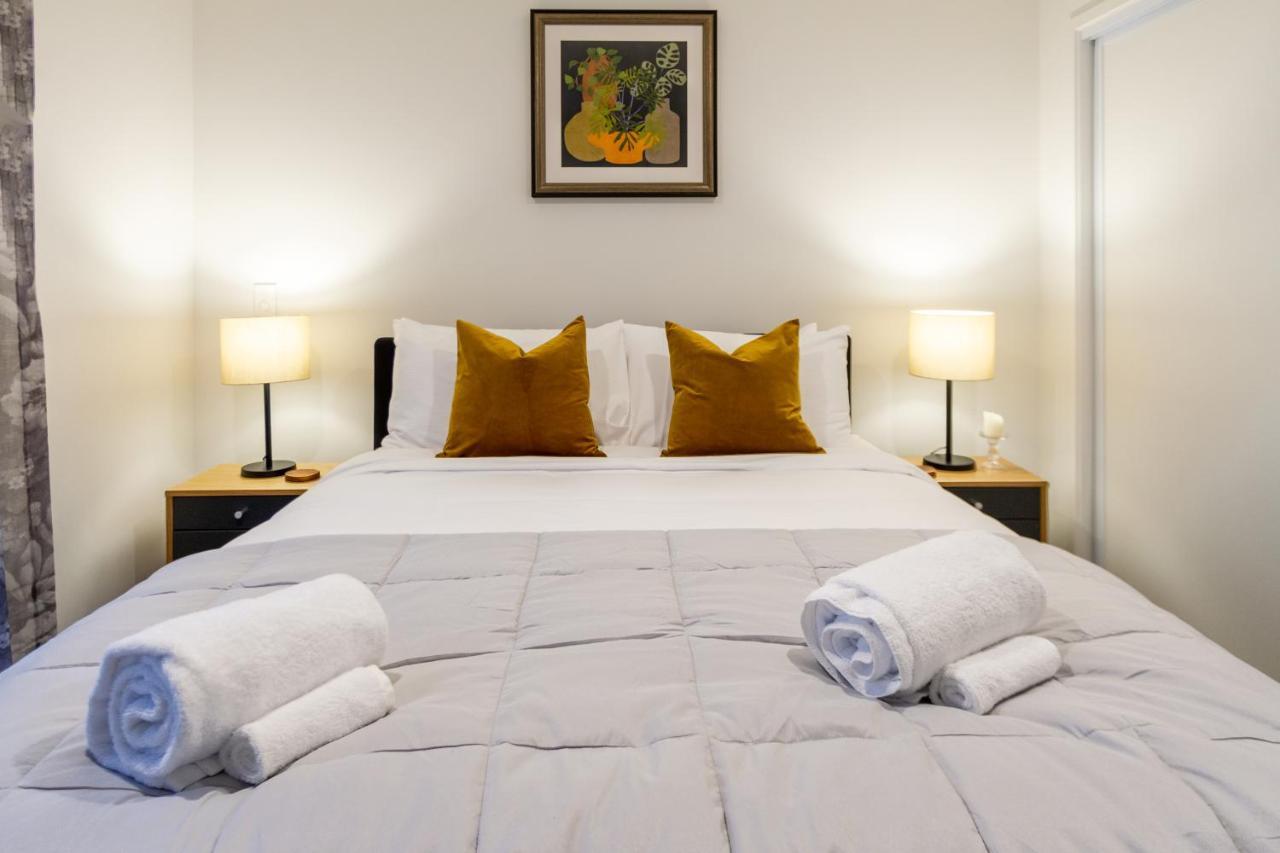 3 Bedroom 2 Bathroom Hagley Parkside Perch *