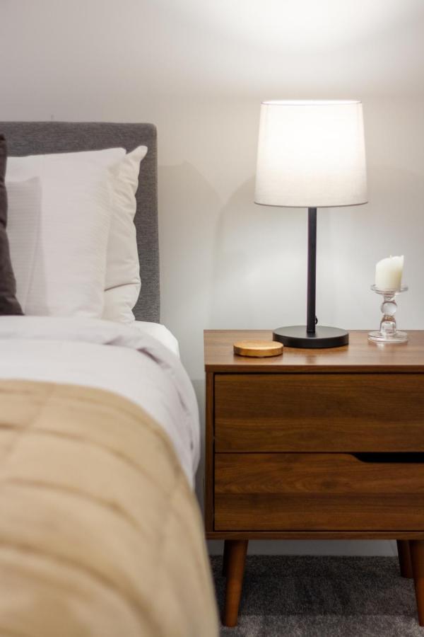 Apartment 3 Bedroom 2 Bathroom Hagley Parkside Perch