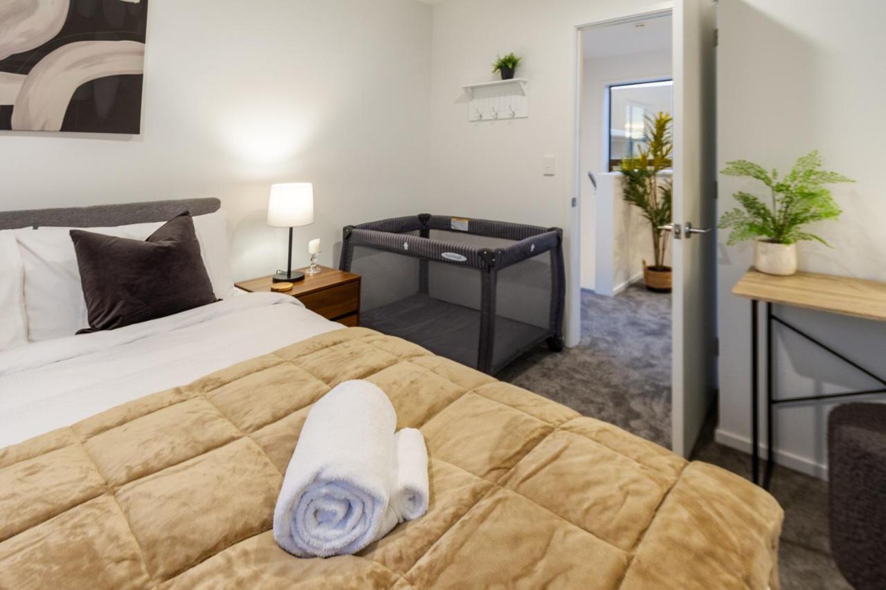 Apartment 3 Bedroom 2 Bathroom Hagley Parkside Perch *