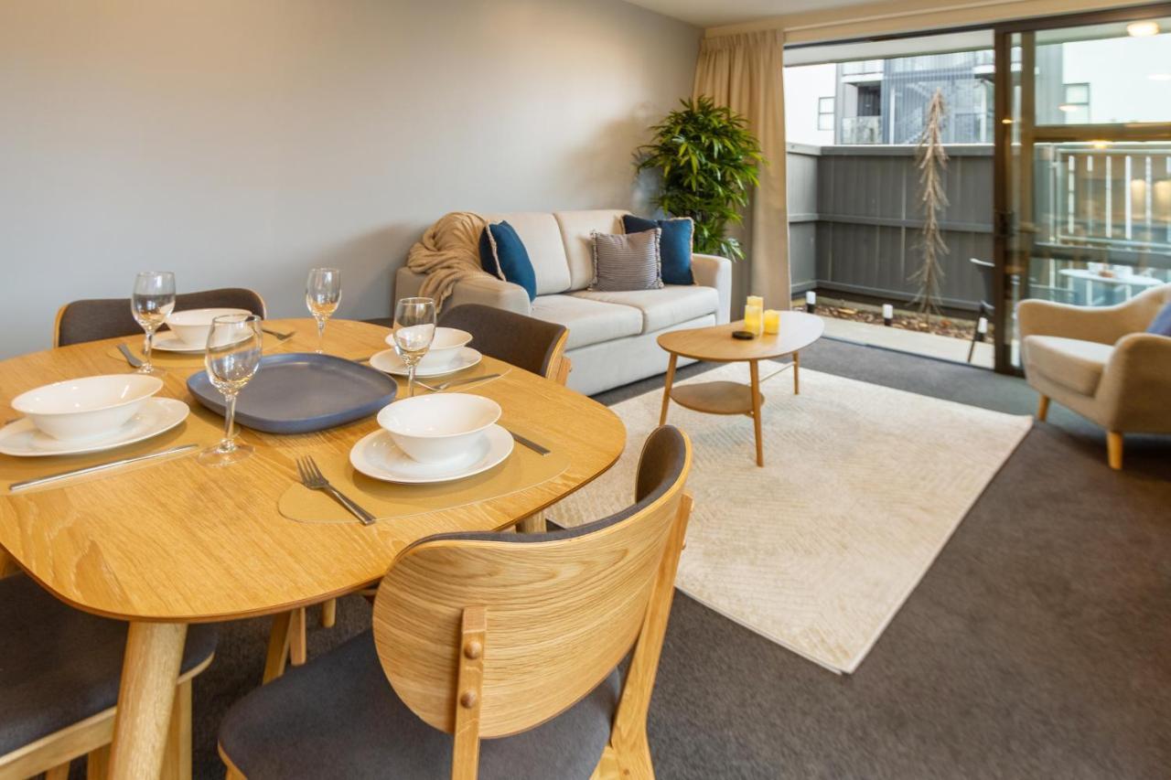 Luxurious - Single Level 2 Bed Apartment *