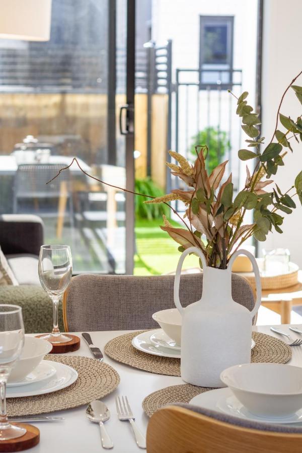 Modern Townhouse Cashel Street 2 Bed 2 Bath * Christchurch