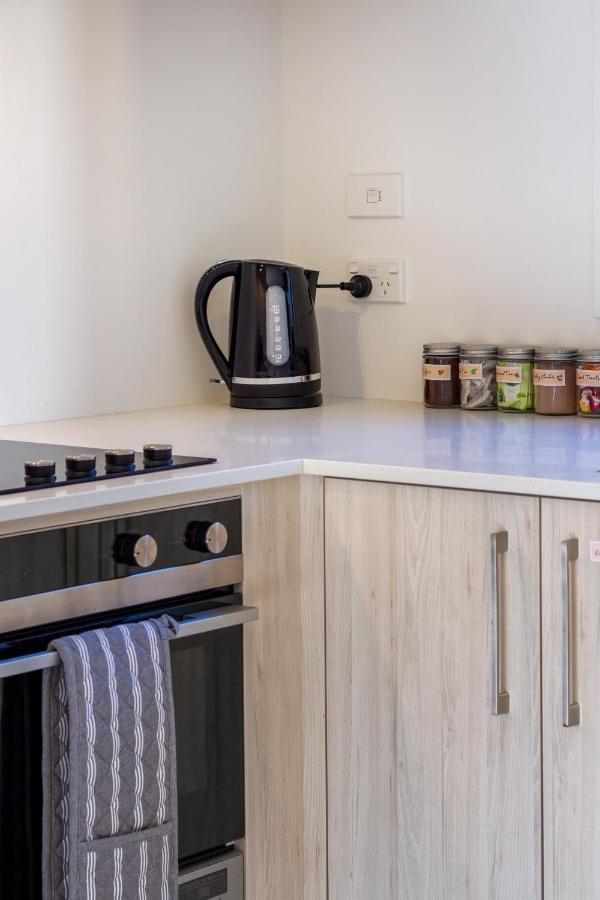 Modern Townhouse Cashel Street 2 Bed 2 Bath Apartment