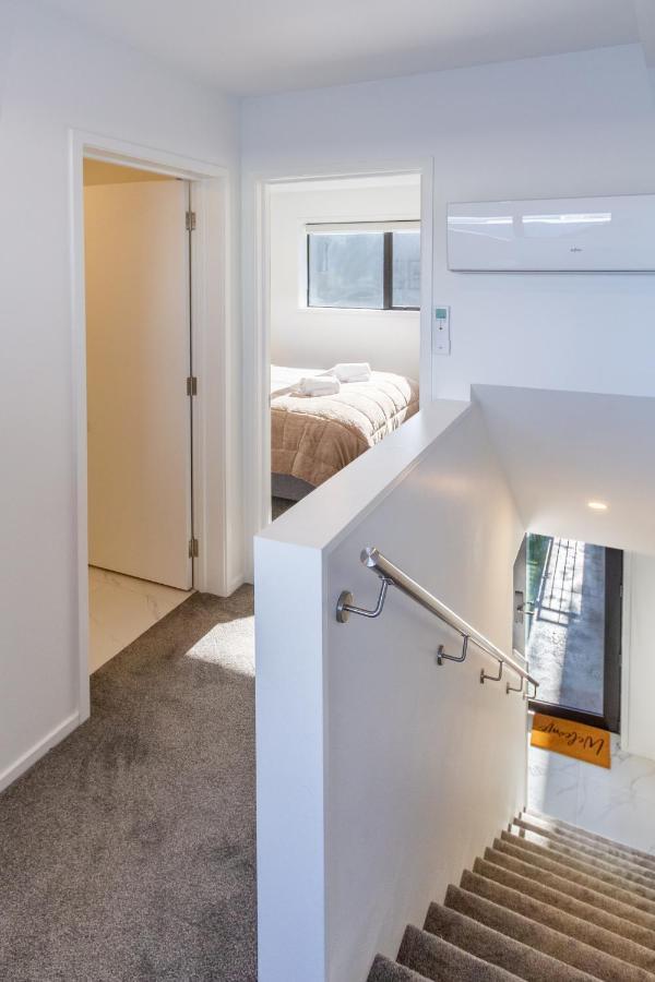 Modern Townhouse Cashel Street 2 Bed 2 Bath Apartment *