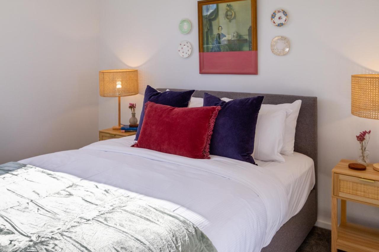 Modern Townhouse Cashel Street 2 Bed 2 Bath *