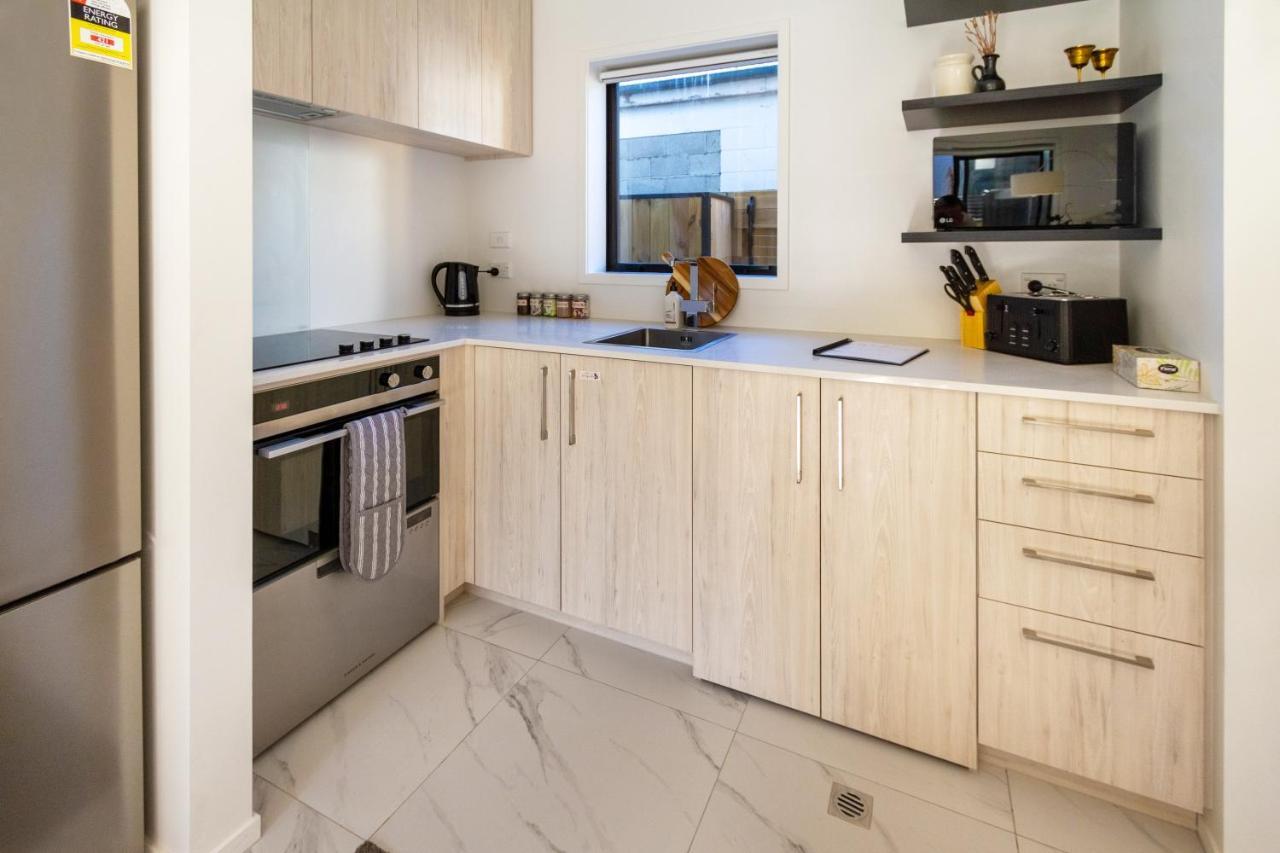 Modern Townhouse Cashel Street 2 Bed 2 Bath Apartment *