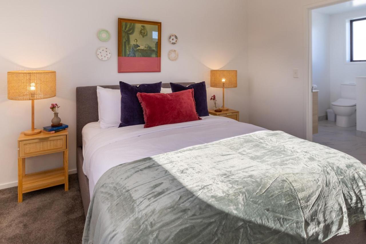 Modern Townhouse Cashel Street 2 Bed 2 Bath * Christchurch