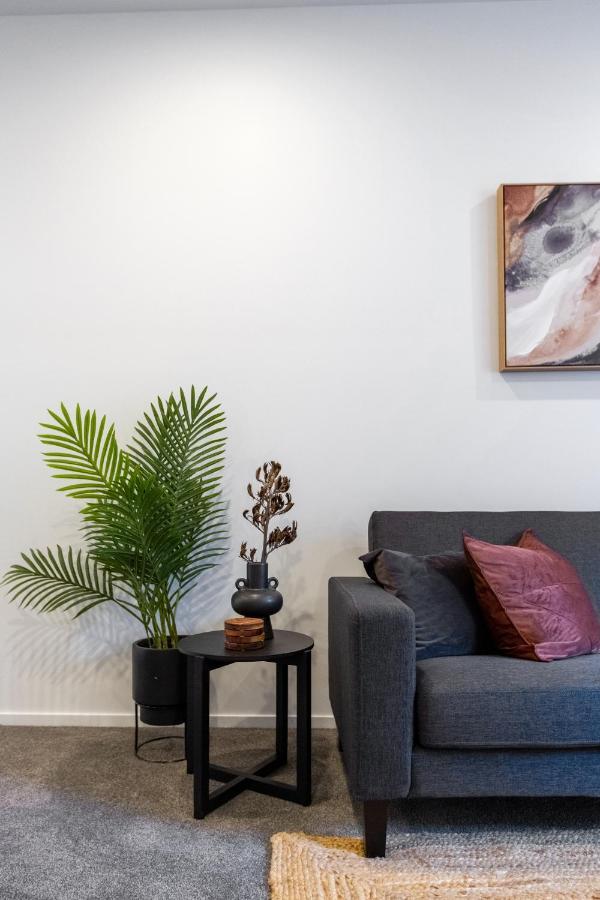 Executive Hideaway 5 Mins To Hagley Park Riverside 4 Beds 4 Bath * Christchurch