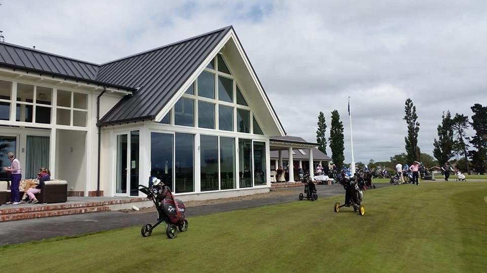 4bed 2bath House 5 Mins Walk To Palms & Golf Club Holiday home Christchurch