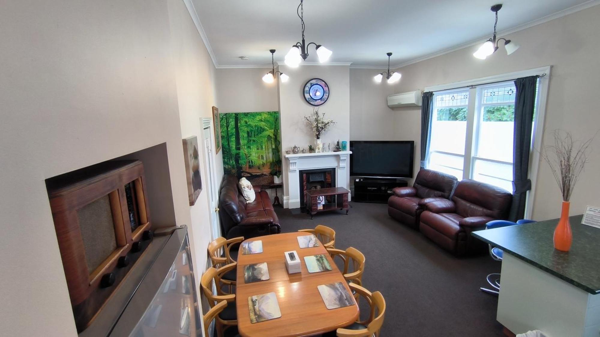 Centre Superior 3 Large Double Bedrooms * Christchurch