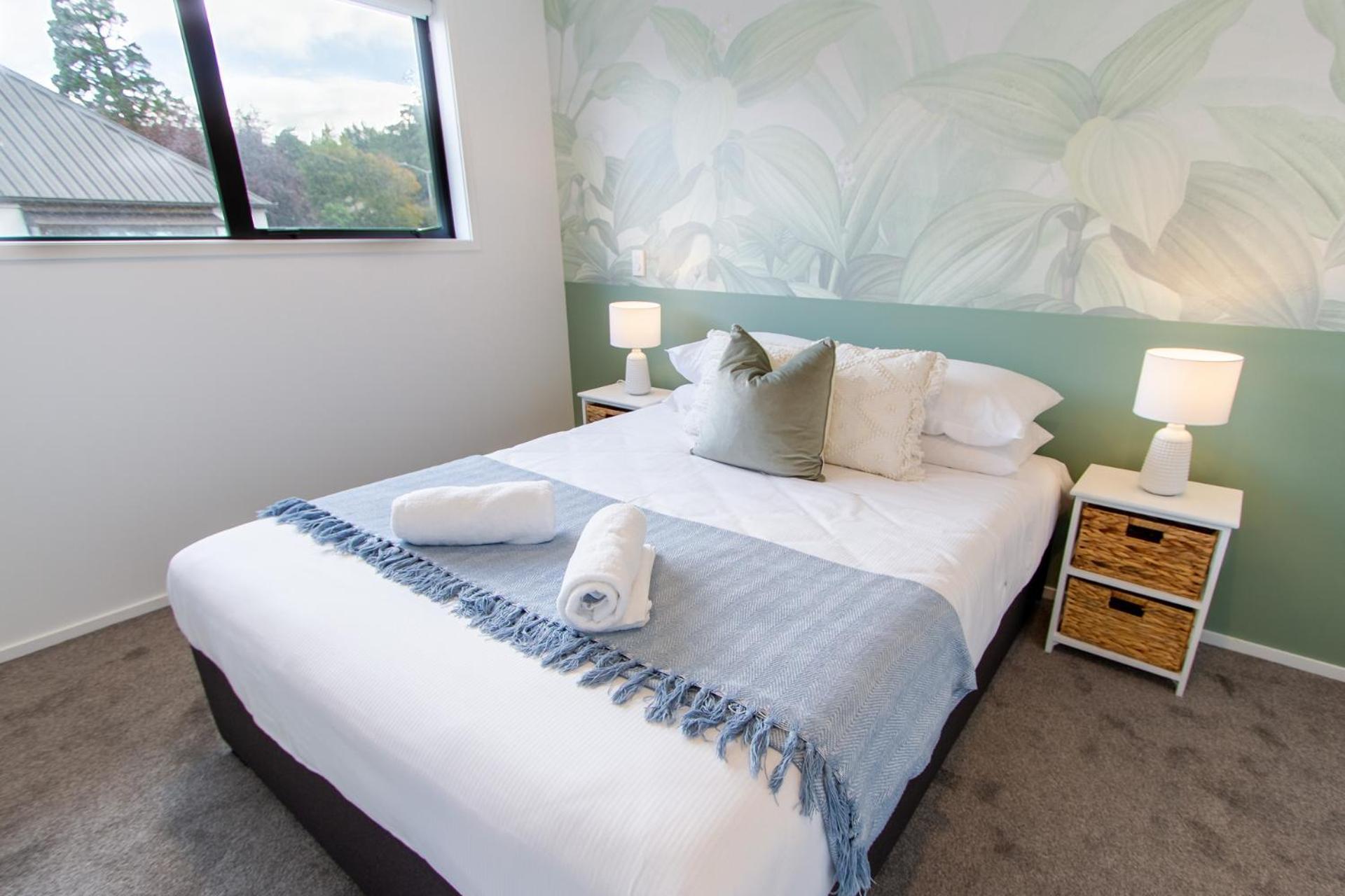 Apartment 1 Bedroom Gem With Hagley Park At Your Doorstep *