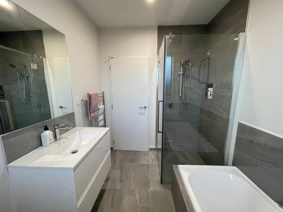 Luxury Brand New 4 Bedroom Family Retreat