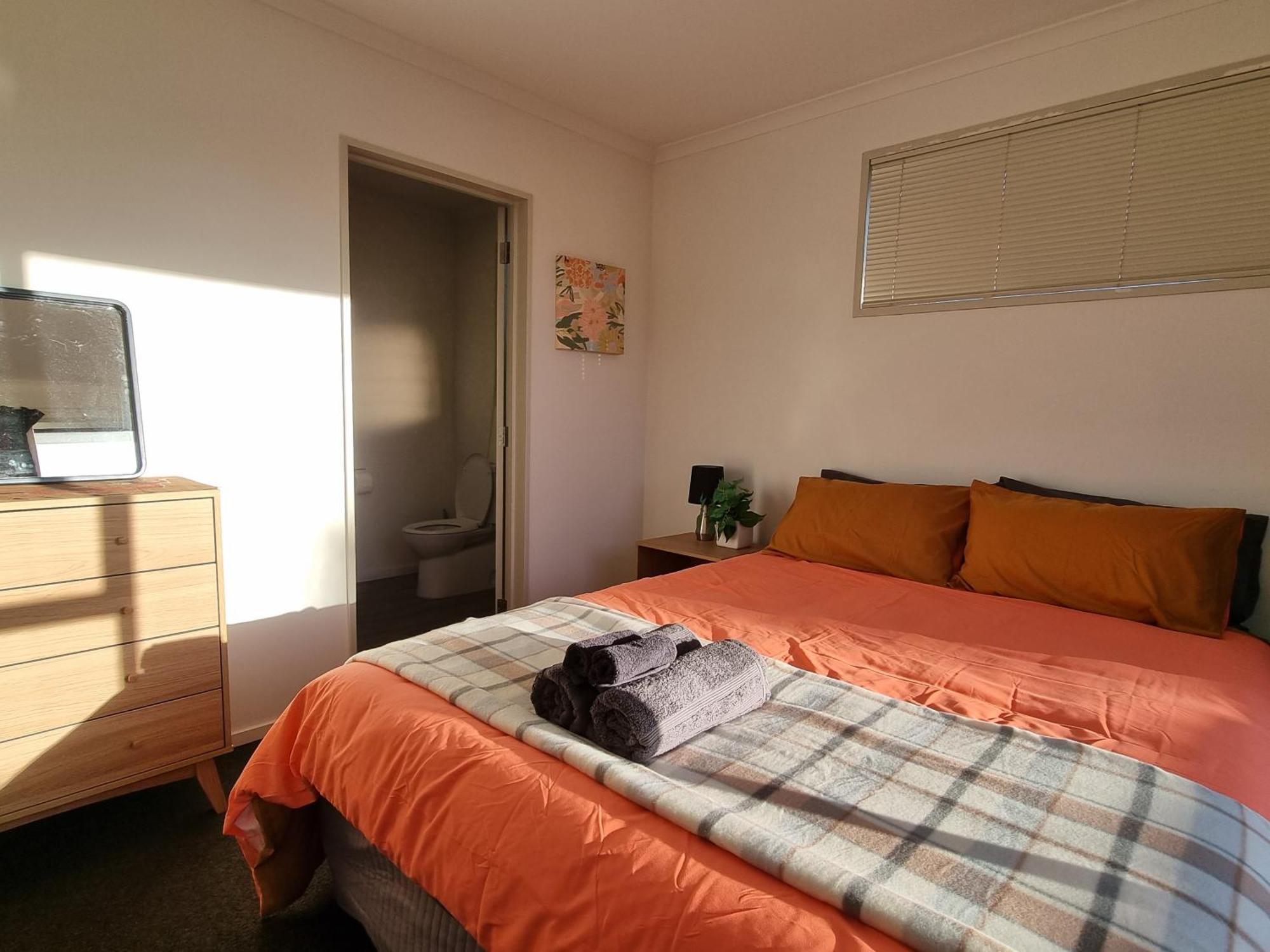 4bed 2bath House 5 Mins Walk To Palms & Golf Club Christchurch
