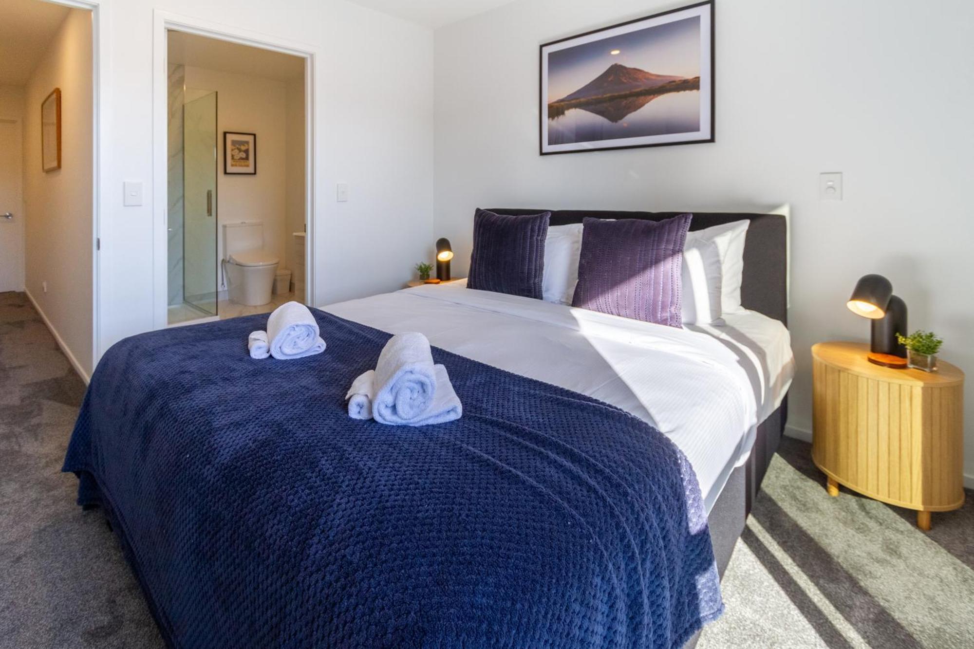 Apartment Executive Hideaway 5 Mins To Hagley Park Riverside 4 Beds 4 Bath *