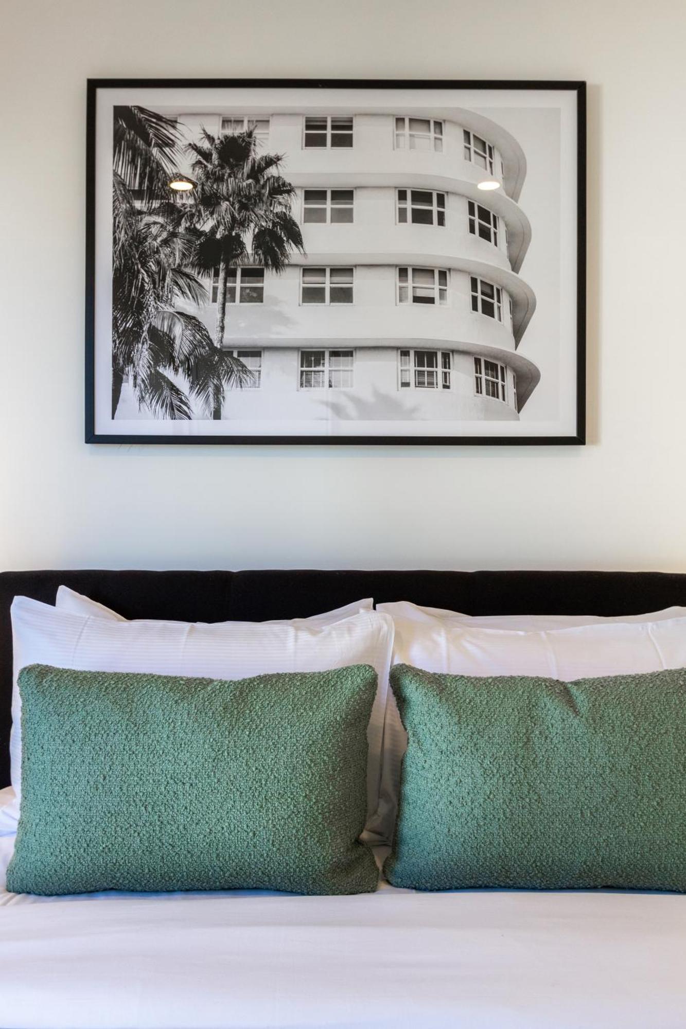 Apartment Executive Hideaway 5 Mins To Hagley Park Riverside 4 Beds 4 Bath