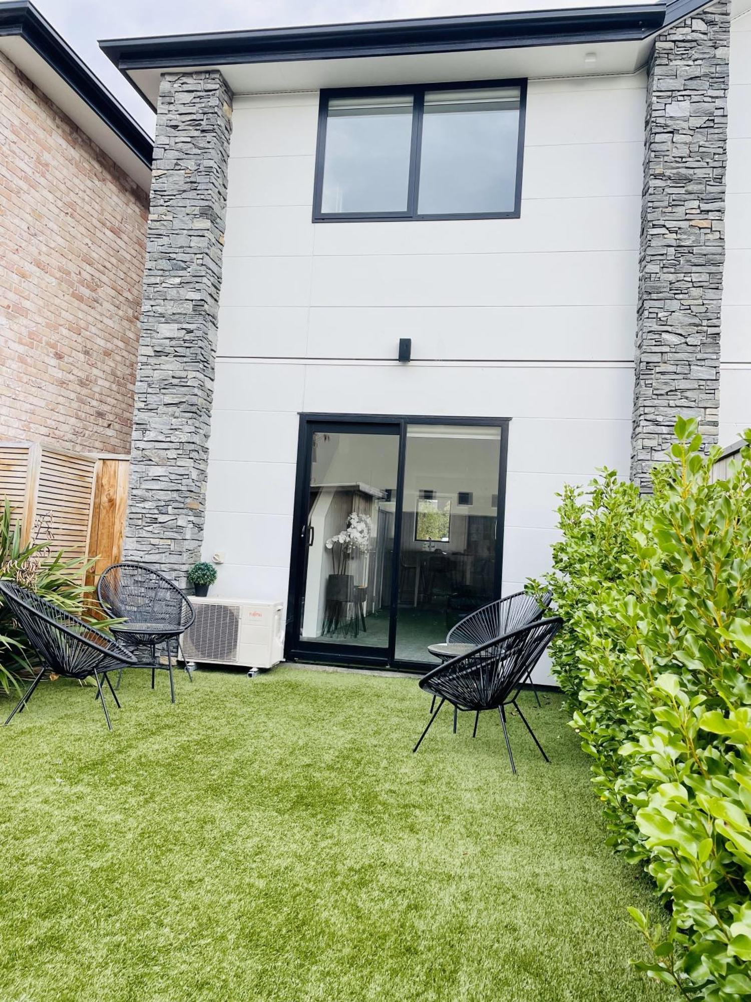 Apartment New Townhouse 5 Min From Central Chch Including Bikes To Use *