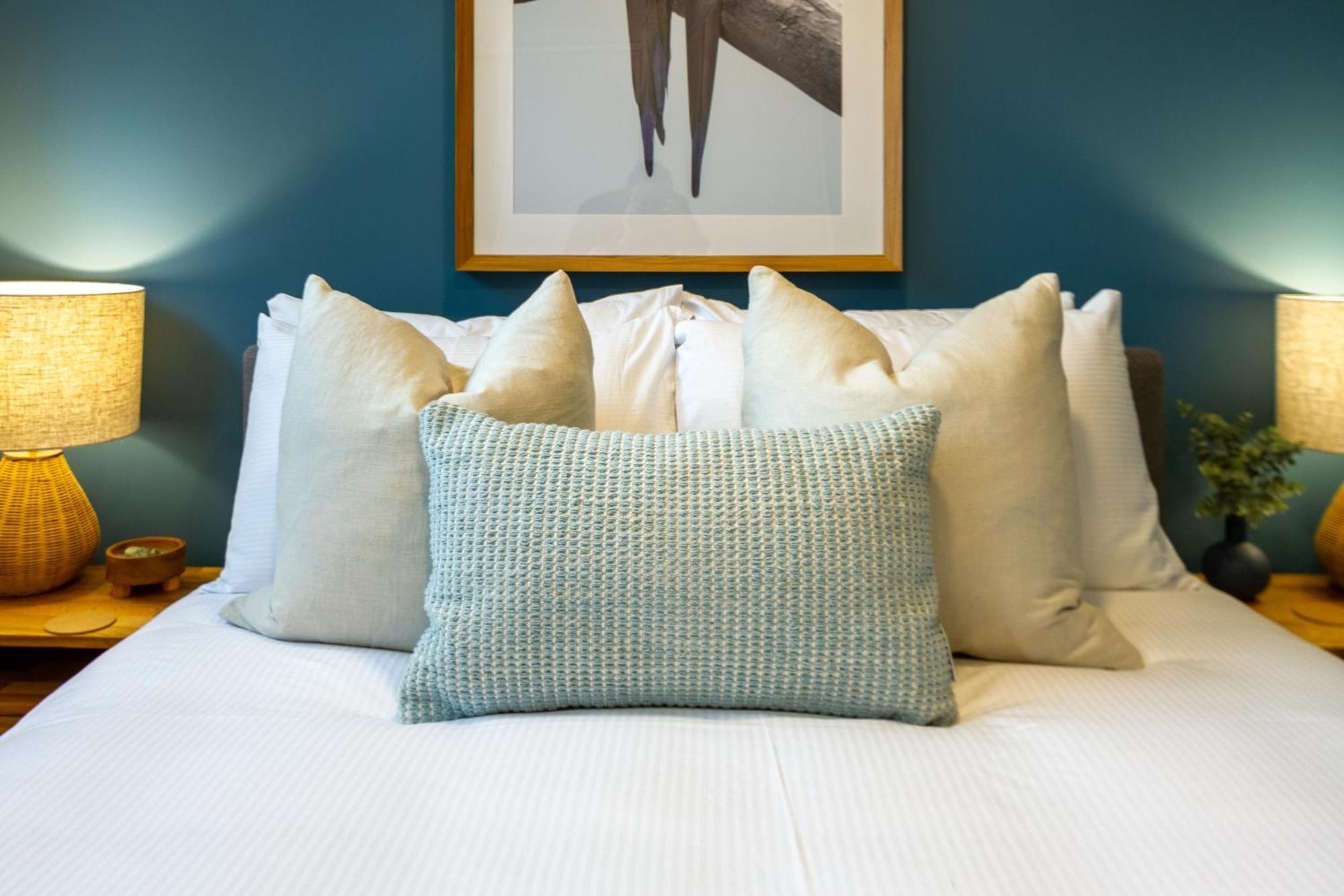 Luxurious - Single Level 2 Bed Apartment