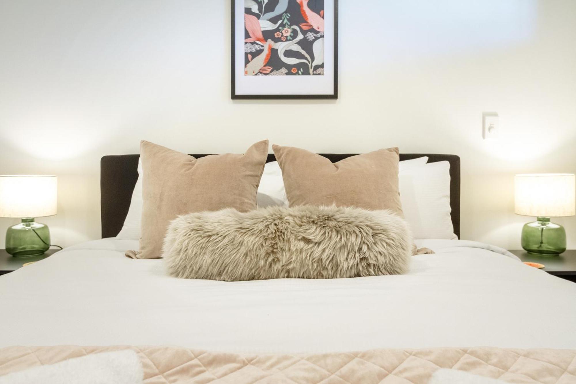 Cozy 1-bed With Park Views, Sleeps 4 *