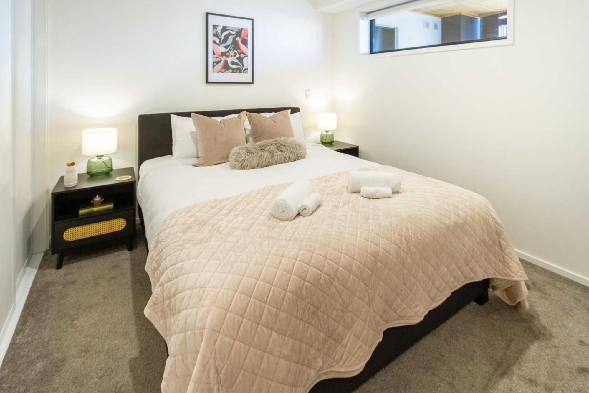 Cozy 1-bed With Park Views, Sleeps 4 Christchurch