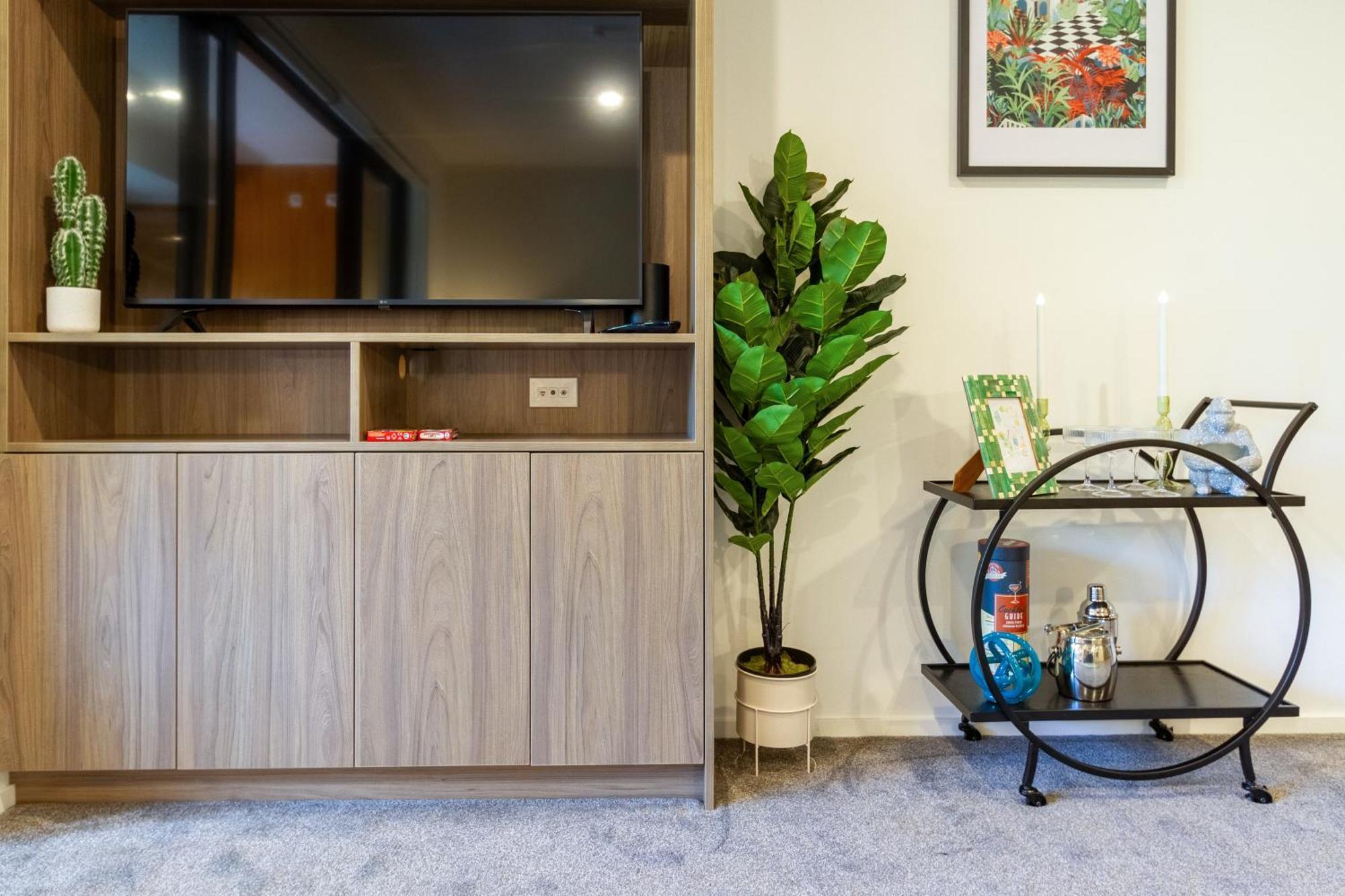 Cozy 1-bed With Park Views, Sleeps 4 Apartment *