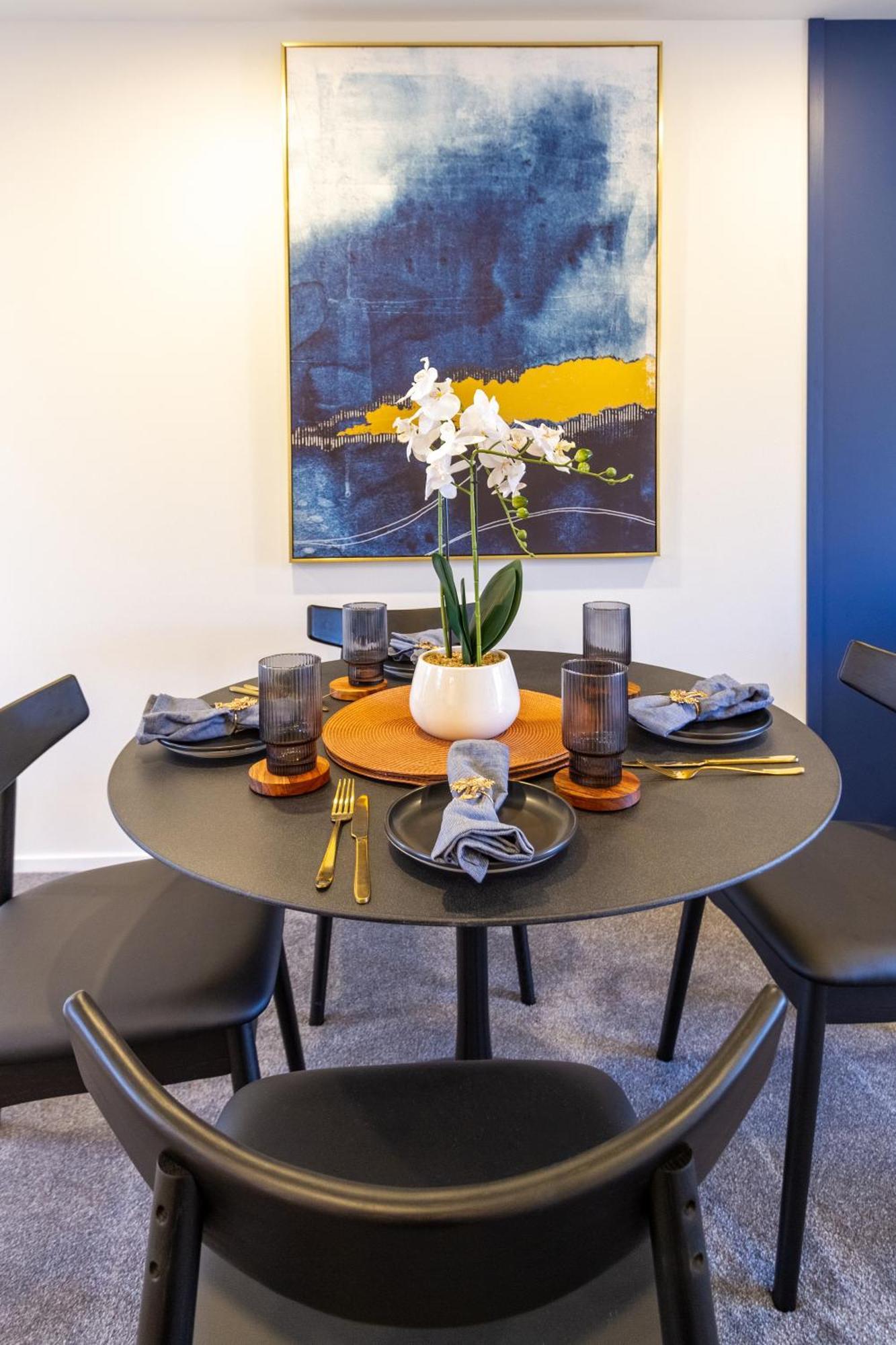 Cozy 2 Bedroom Near Biking And Trails Apartment *