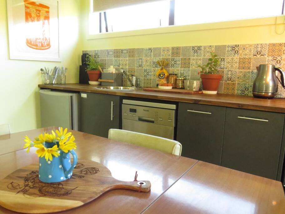 Garden Setting, Quality Independent For Two Apartment Christchurch