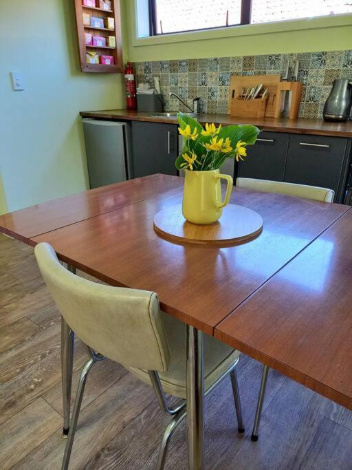Garden Setting, Quality Independent For Two * Christchurch