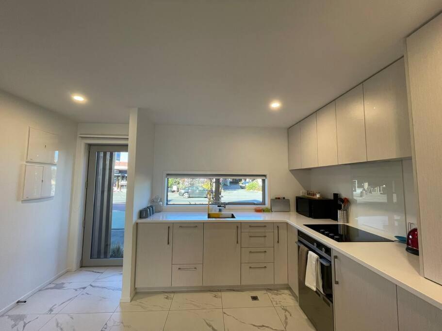 Cbd 2 Bedroom Parkside Living By Hagley With Free Parking Holiday home