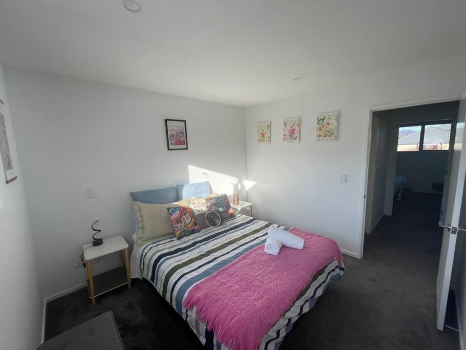 Cbd 2 Bedroom Parkside Living By Hagley With Free Parking