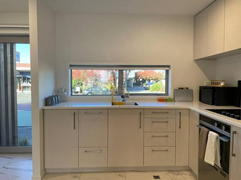Cbd 2 Bedroom Parkside Living By Hagley With Free Parking Holiday home *