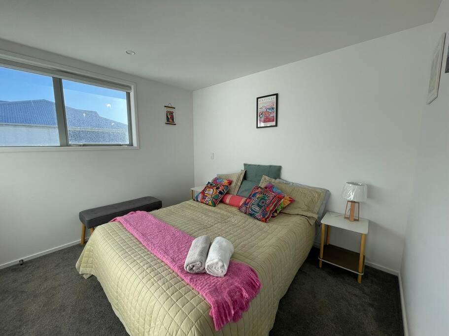 Cbd 2 Bedroom Parkside Living By Hagley With Free Parking