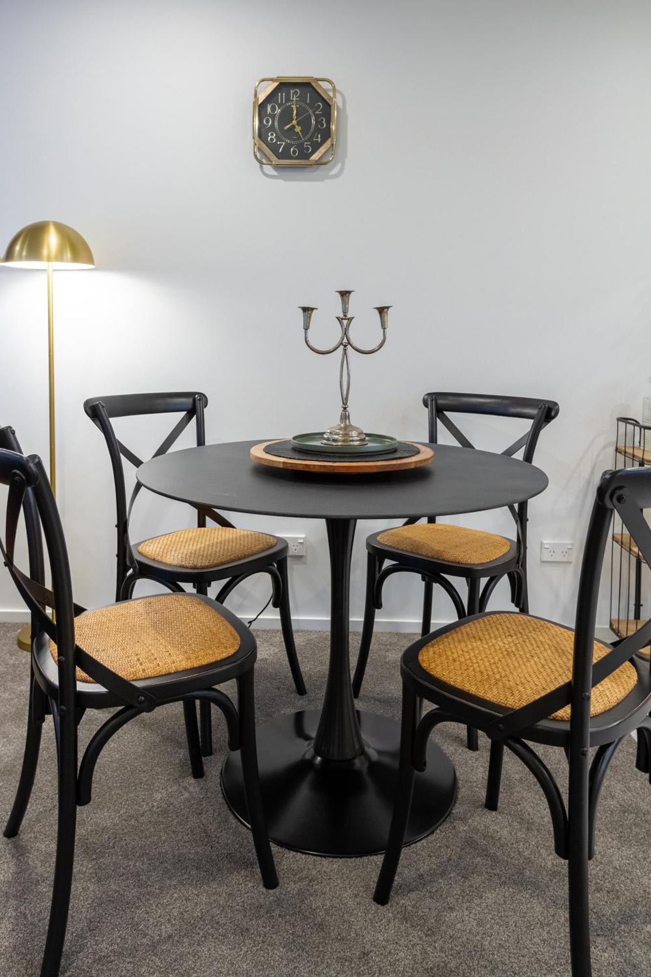 Designer Detailing In The Cbd: 2 Bed 2.5 Bath *