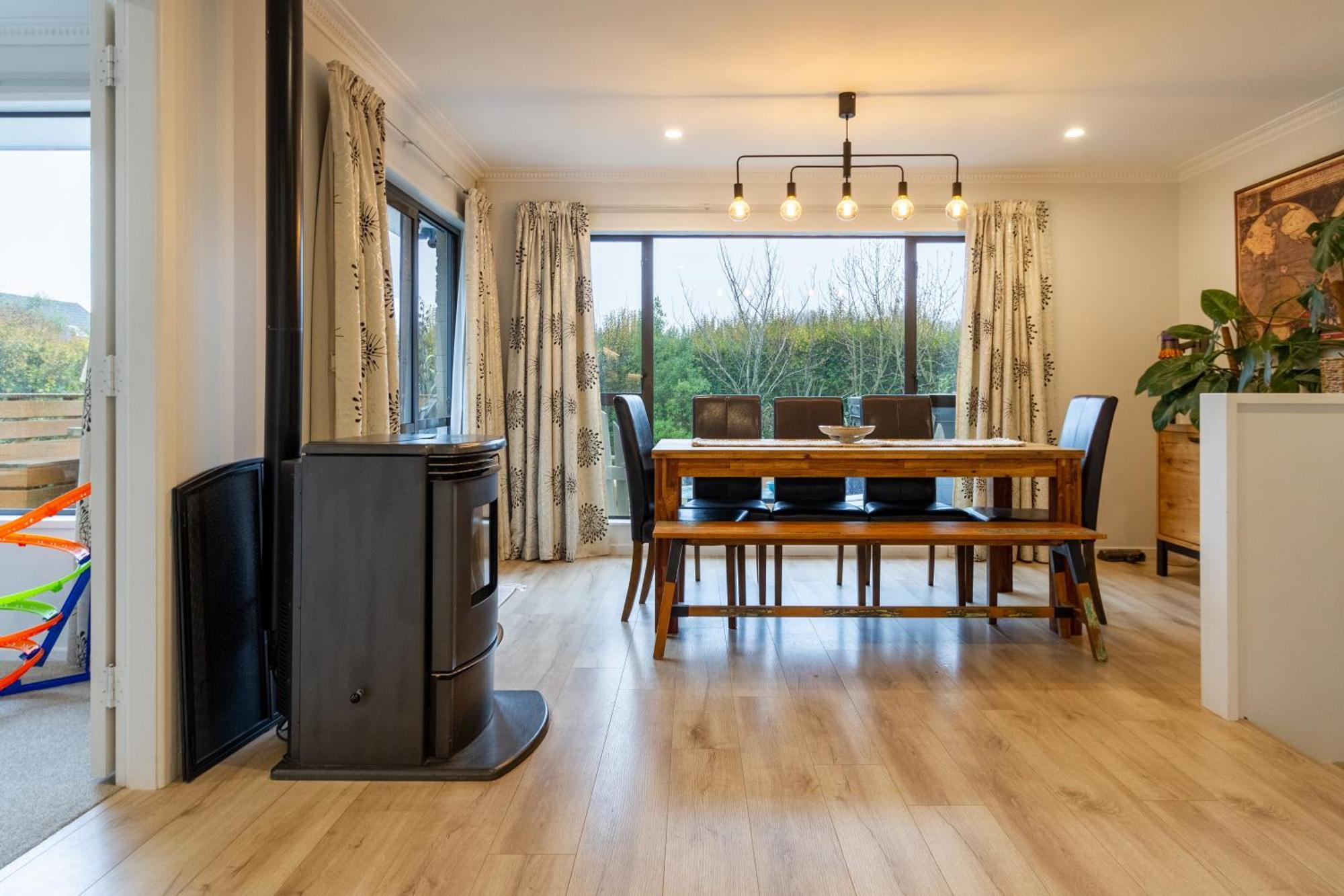 Modern Comforts In Hoon Hay Apartment Christchurch