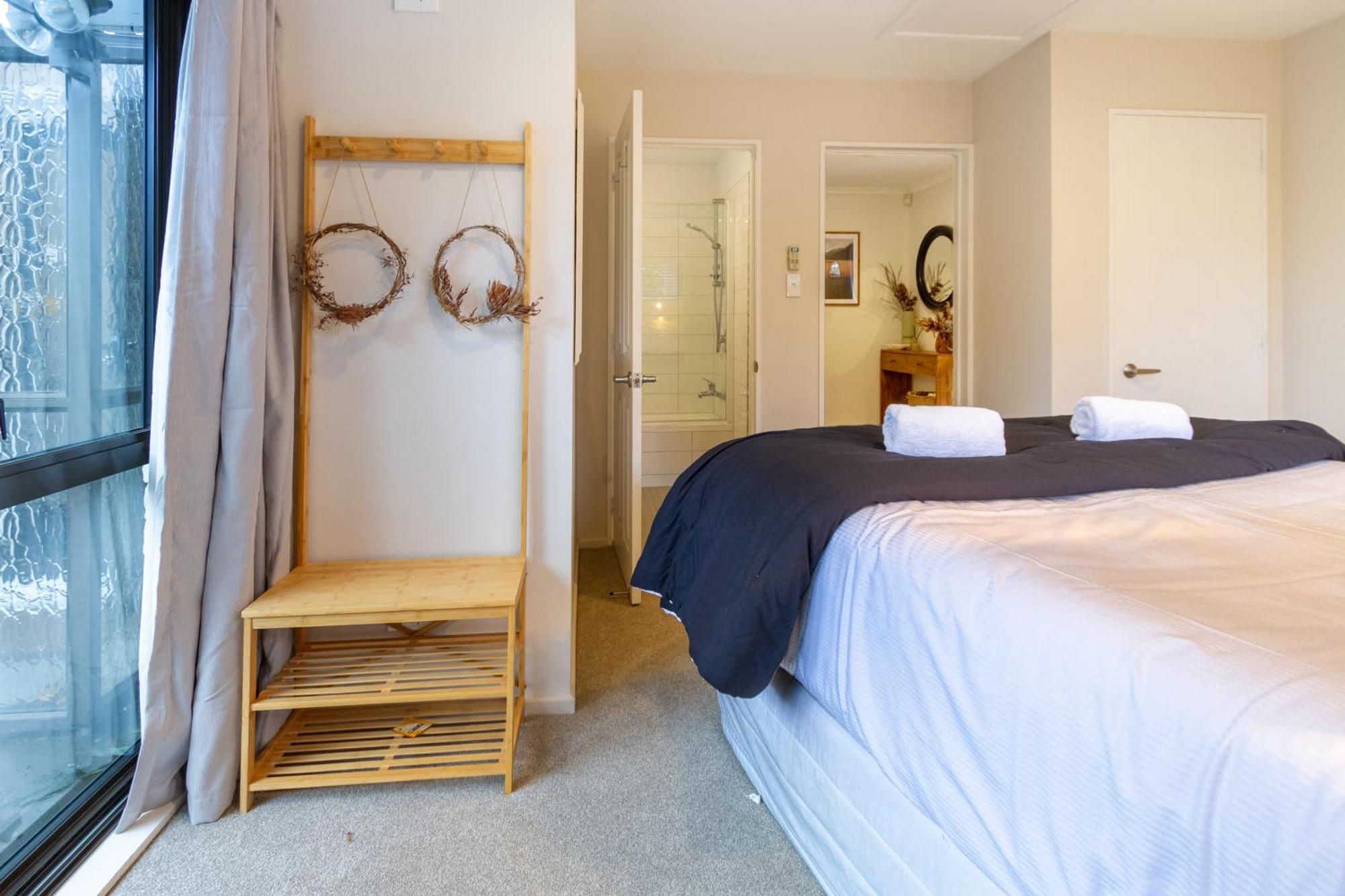 Modern Comforts In Hoon Hay *
