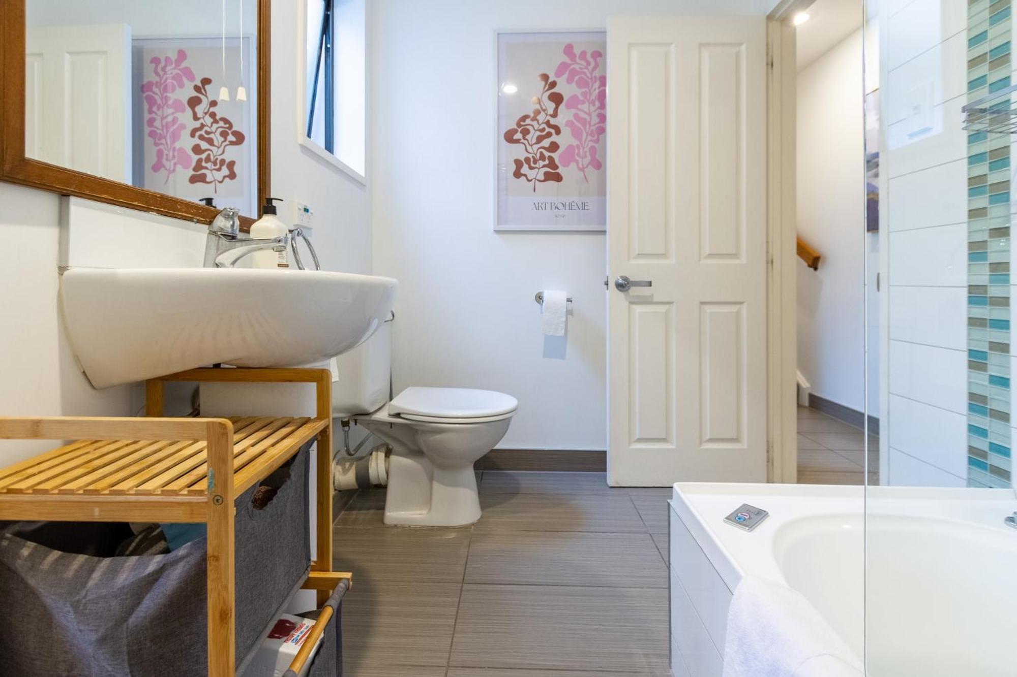 Modern Comforts In Hoon Hay Apartment