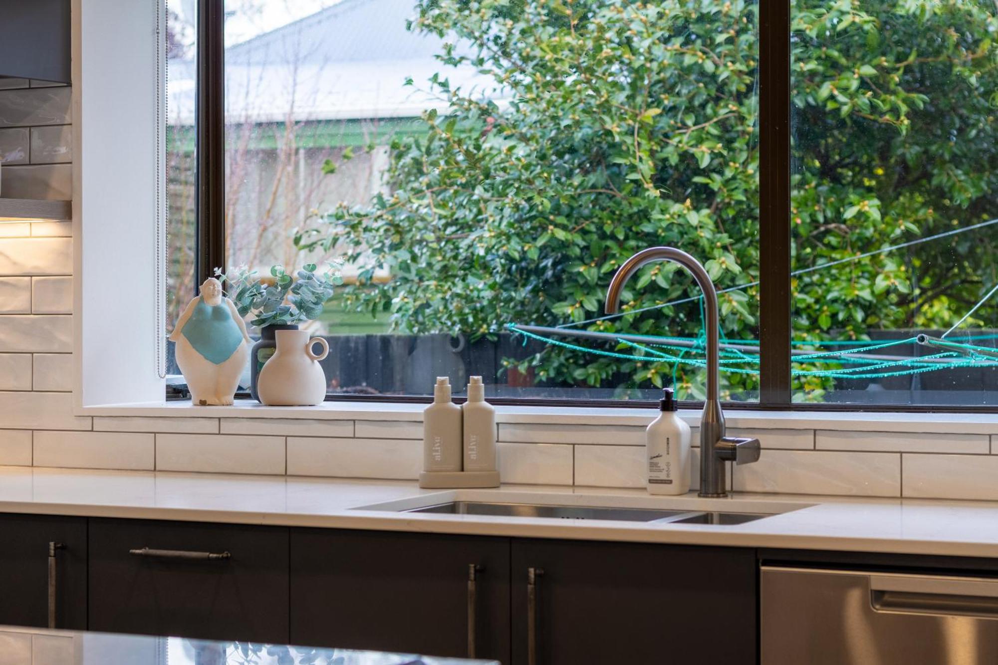 Modern Comforts In Hoon Hay Apartment Christchurch