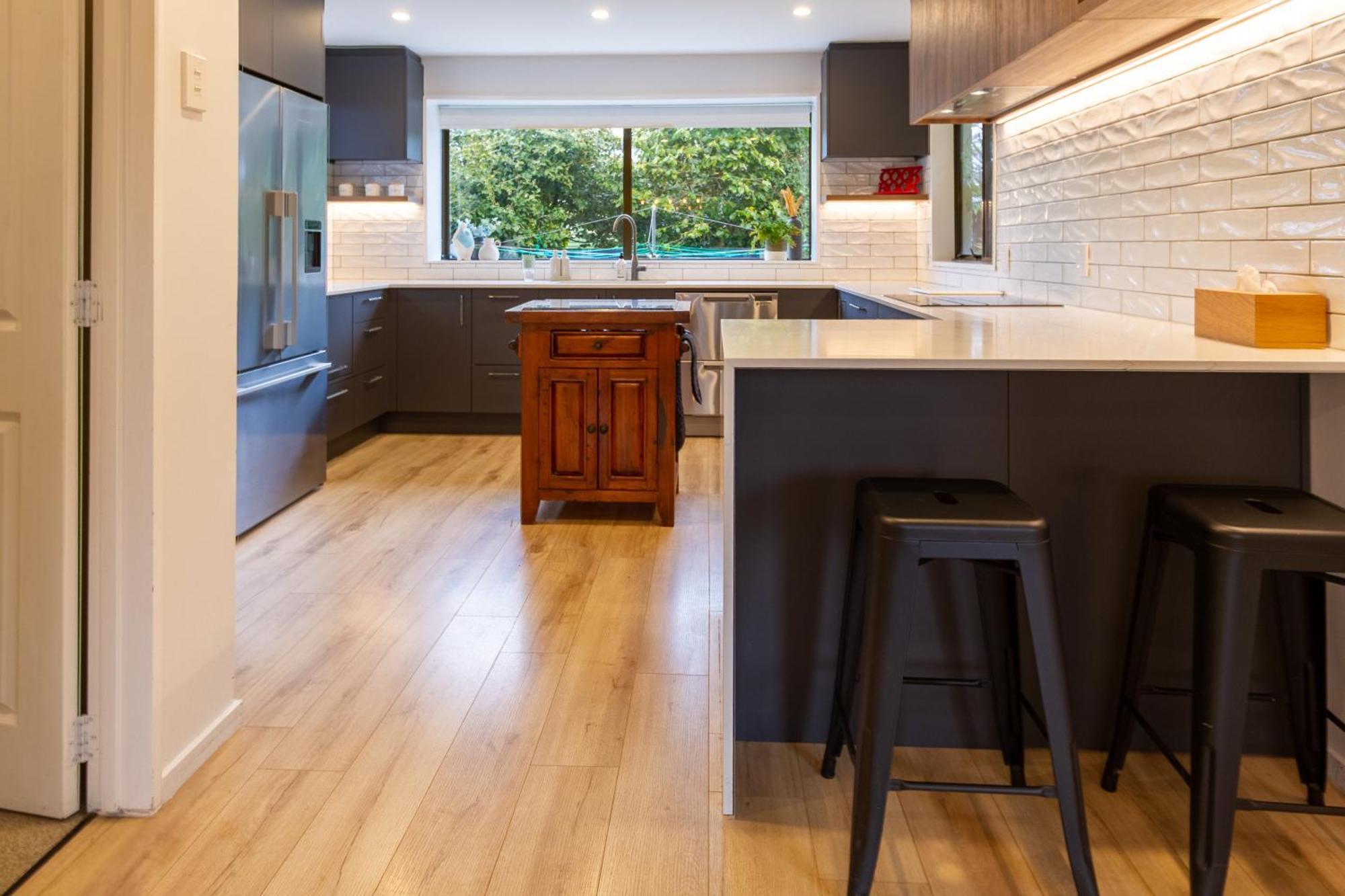 Modern Comforts In Hoon Hay *