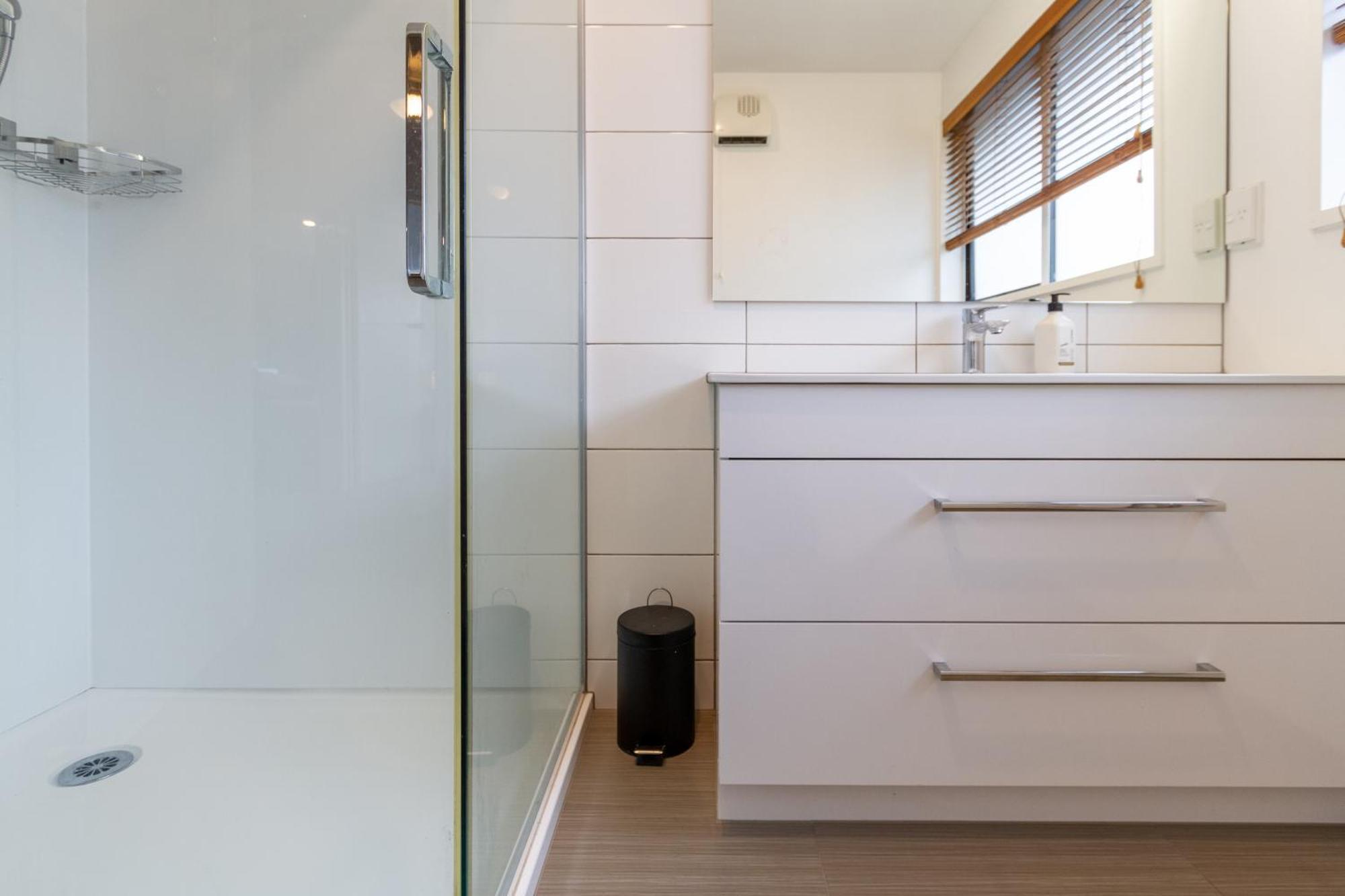 Modern Comforts In Hoon Hay Apartment *