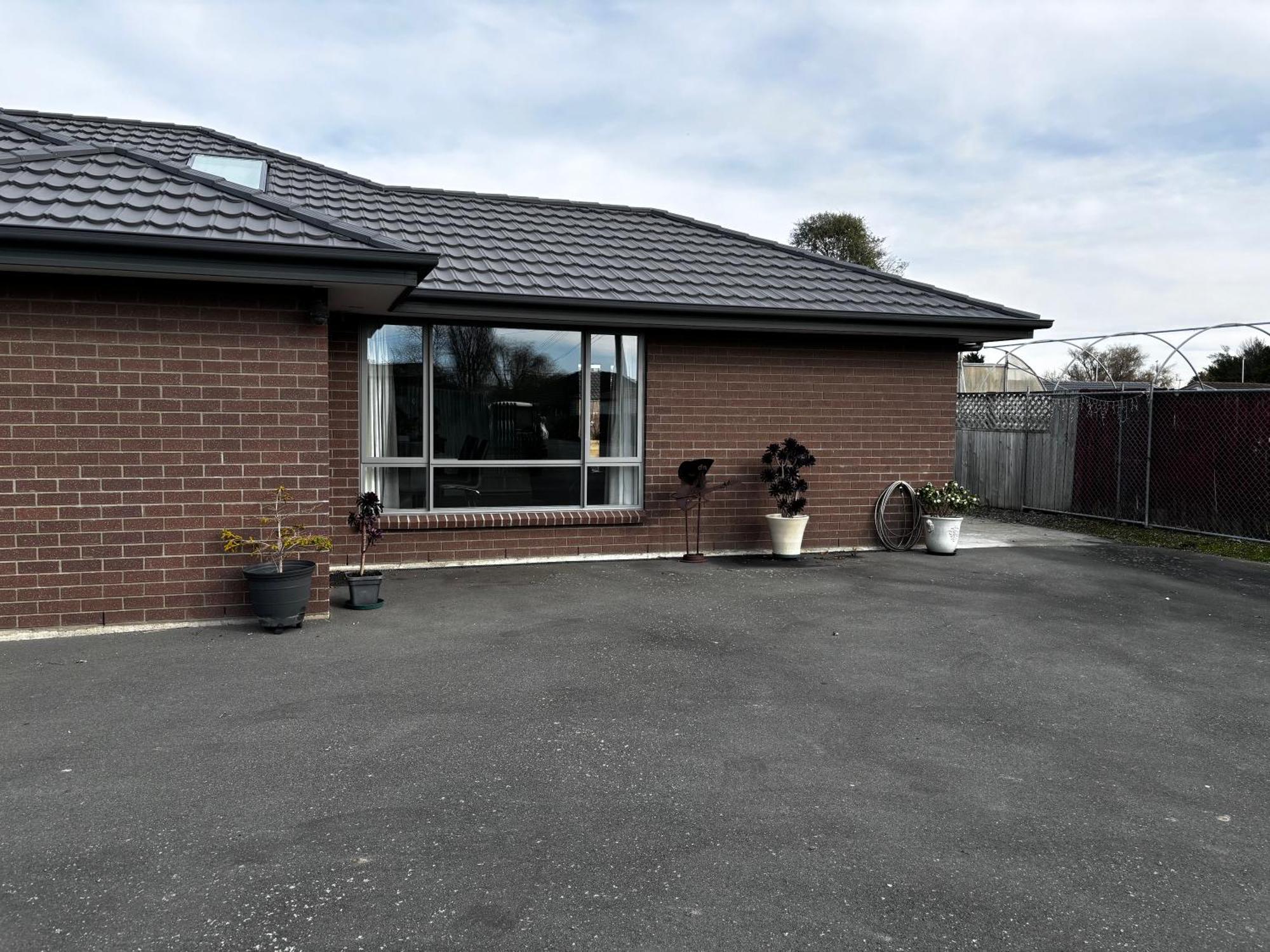 Holiday home Halls House