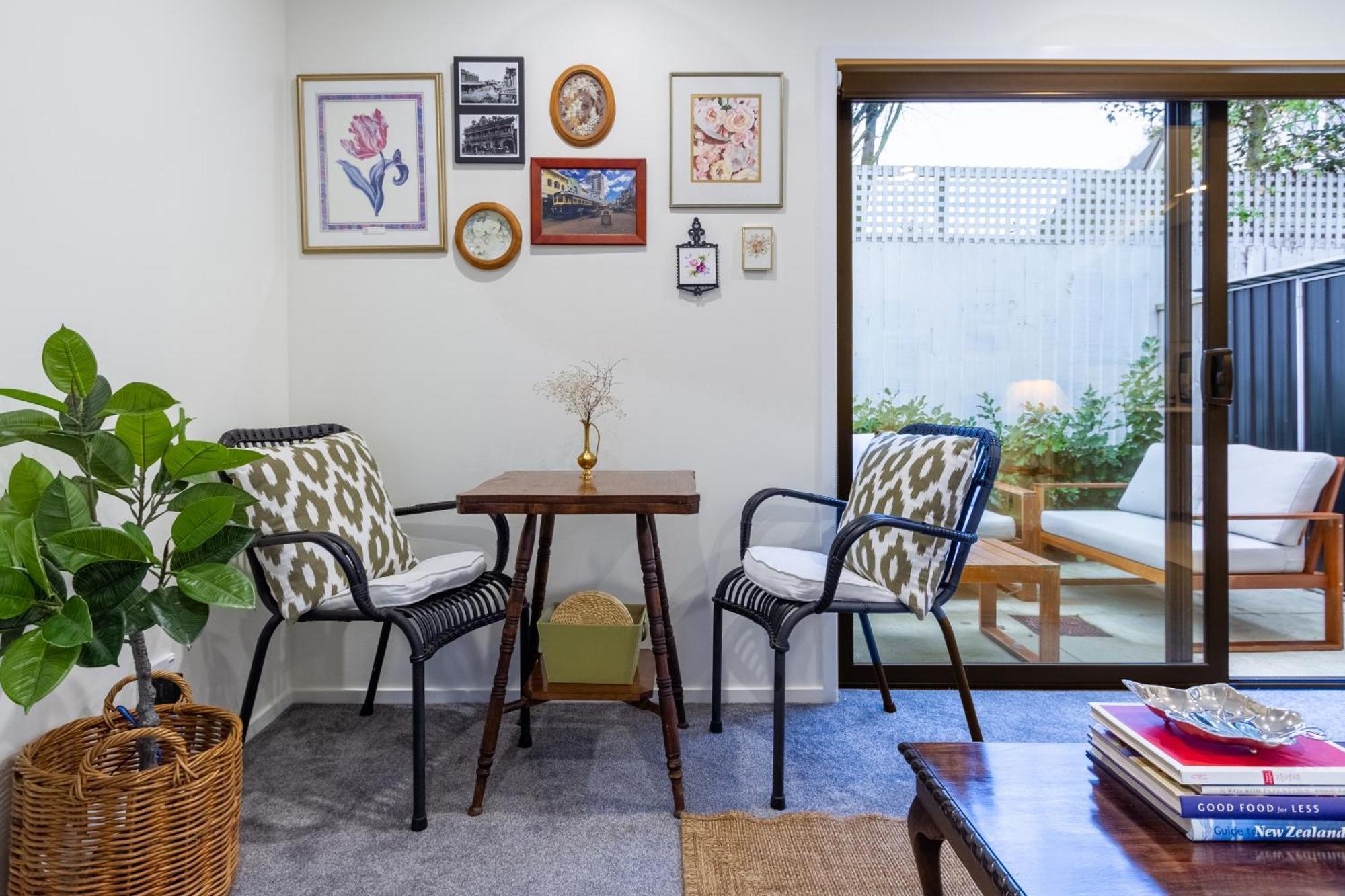 Your Charming And Cosy Urban Away From Apartment