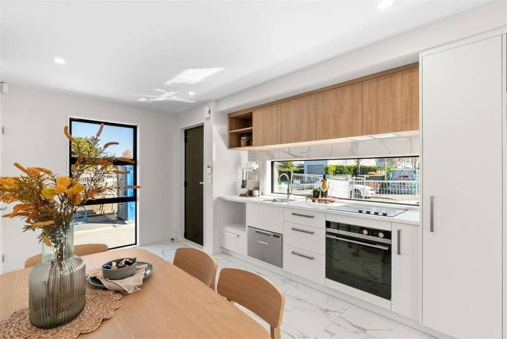 2-bedroom Ensuite, Close To City, Comfortable, Accessible With Own Parking *